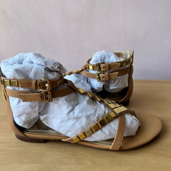 Guess Gladiator Brown Tan & Gold adornments hardware Flat Thong Sandals Zip back - Picture 6 of 16